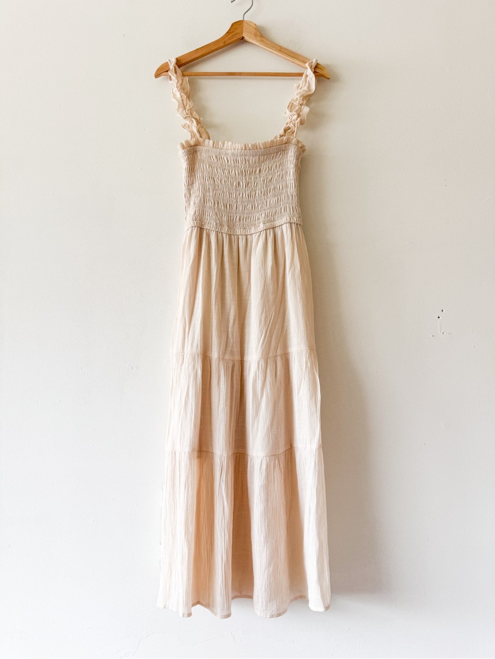 Love Tree Smocked Tiered Beige Midi Dress Size M - Picture 2 of 8